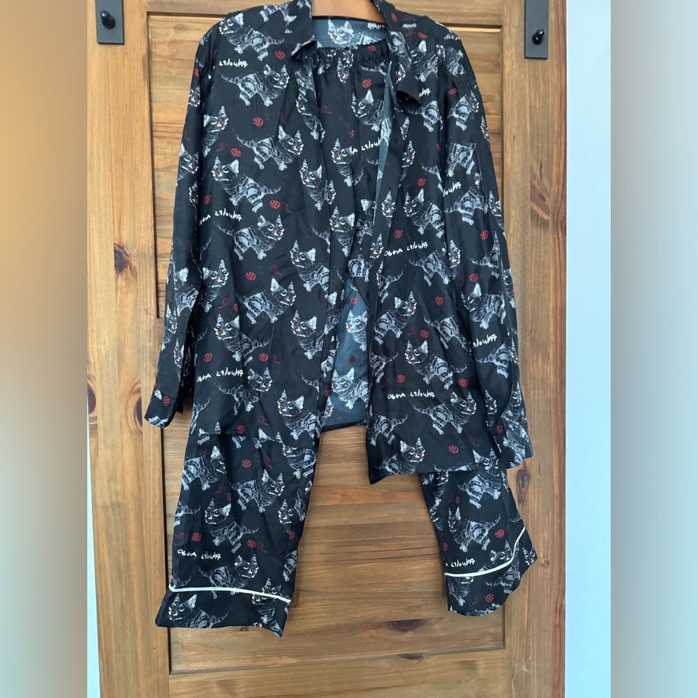 Laura Urbinati 100% Silk Cat Print 2 pieces set  size 42